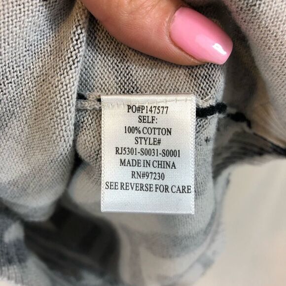 Almost Famous Zebra Print Lightweight‎ Pull Over L - Picture 4 of 9